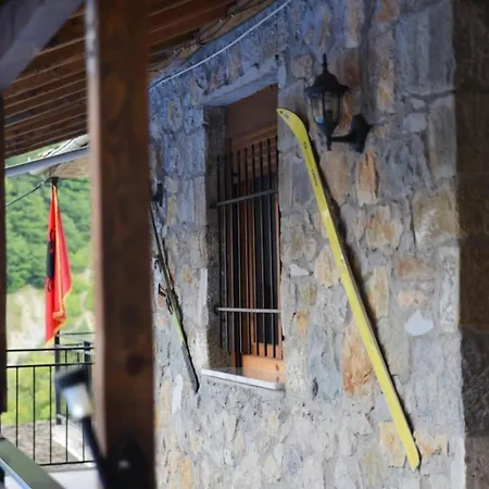 Taverna Iliri - Dardhe منزل ريفي *